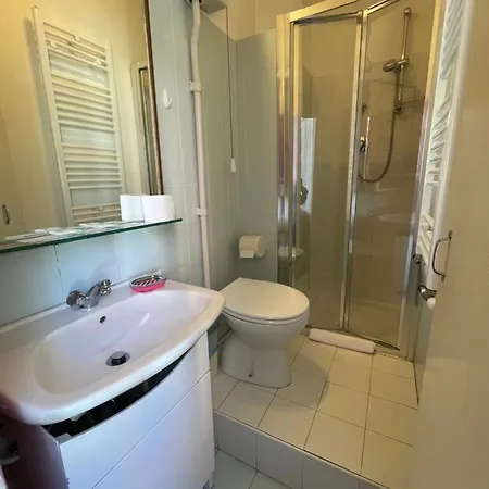 Serena Hotel