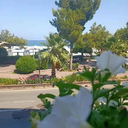 Serena Hotel *