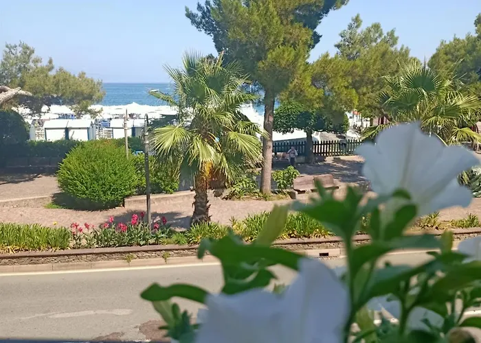 Serena Hotel *